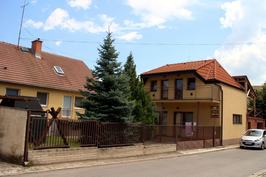 Dom Studia Petra Hotel Sturovo Luaran gambar