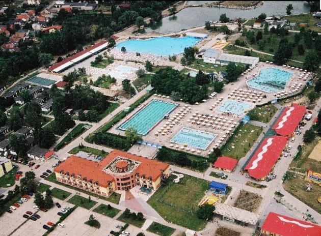 Dom Studia Petra Hotel Sturovo Luaran gambar