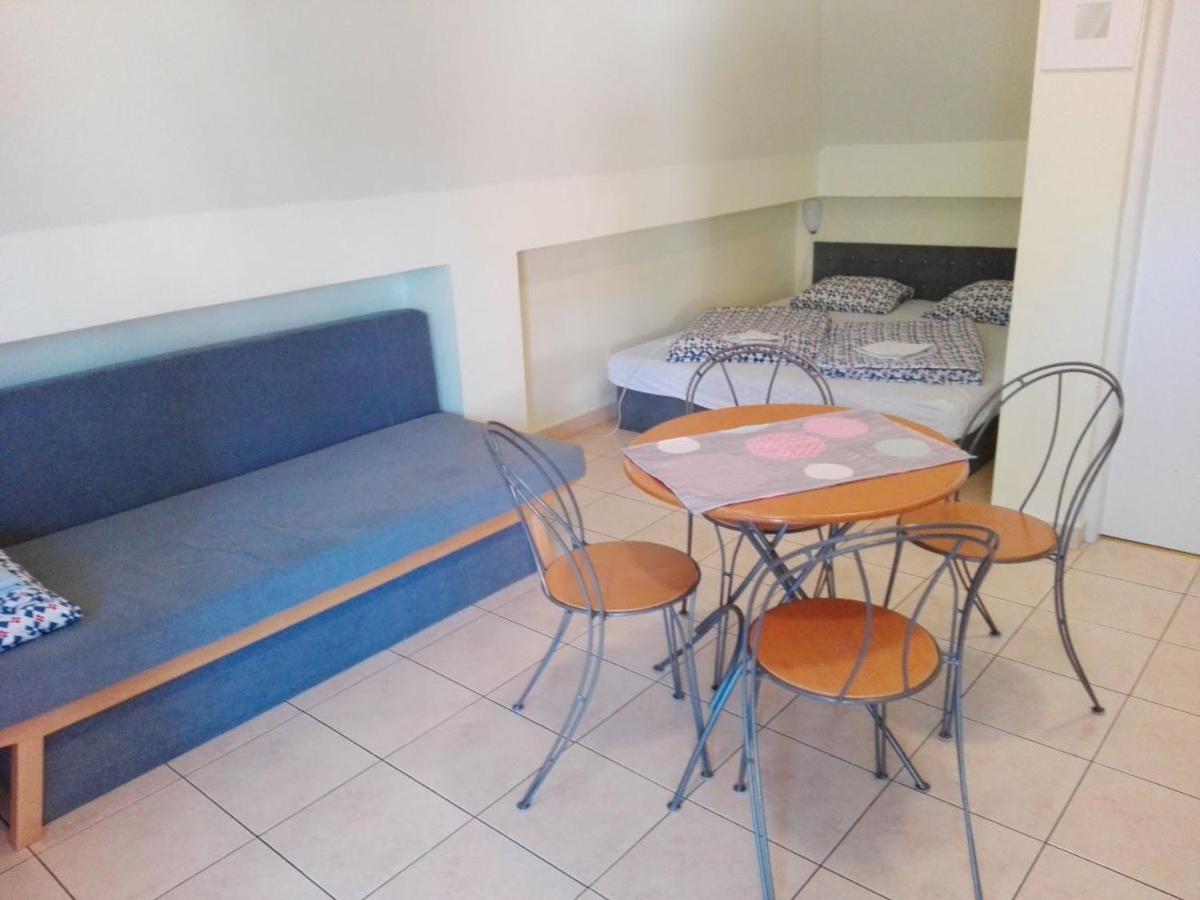 Dom Studia Petra Hotel Sturovo Luaran gambar